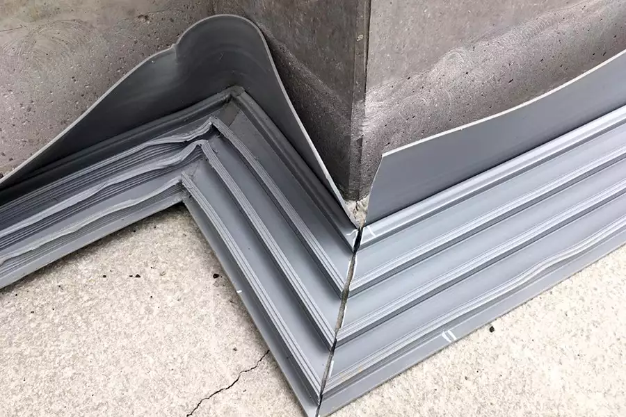 Fugenbänder auf einer Baustelle Fugenbänder auf einer Baustelle